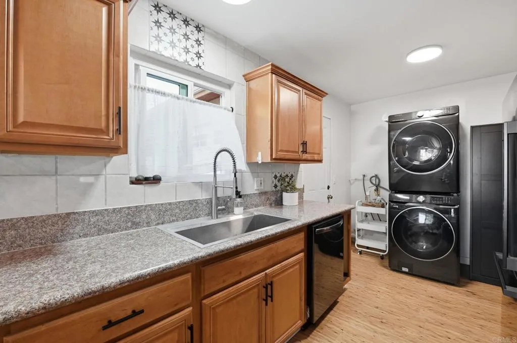 https://cdn.realtyfeed.com/cdn/127/306727773/2d766fcd31a7bc38b6c132bf2eb8fcc8.webp