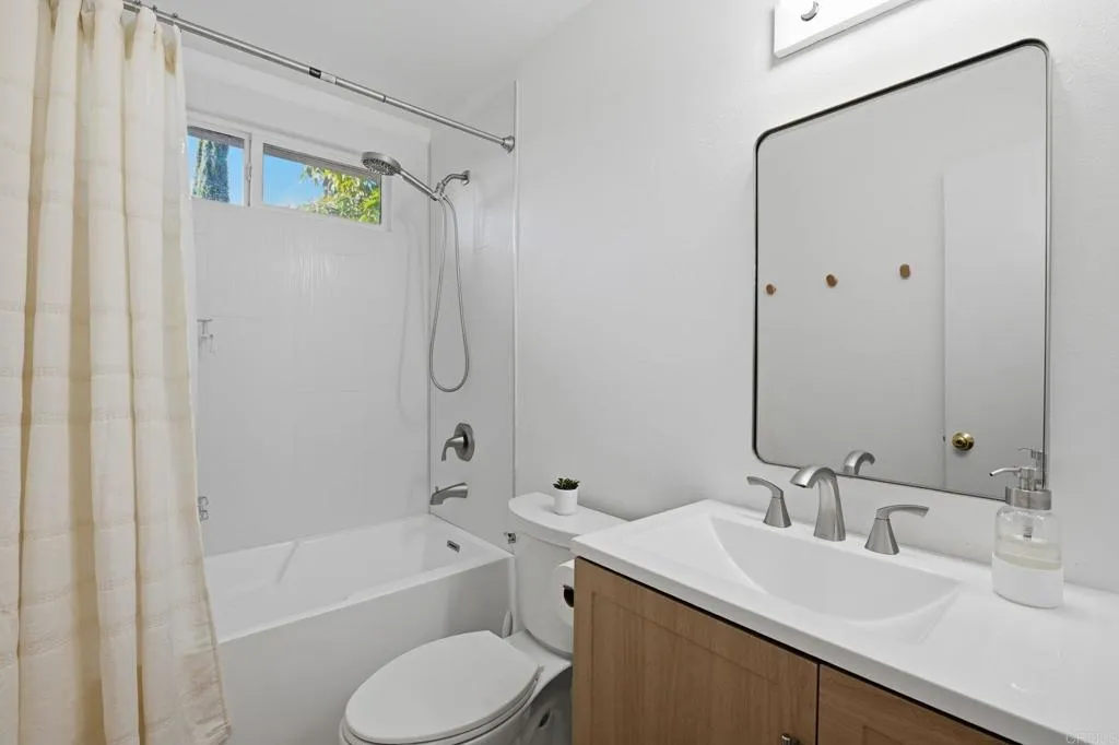 https://cdn.realtyfeed.com/cdn/127/306727773/ad676088739c70404d6a1e6c913fb27c.webp