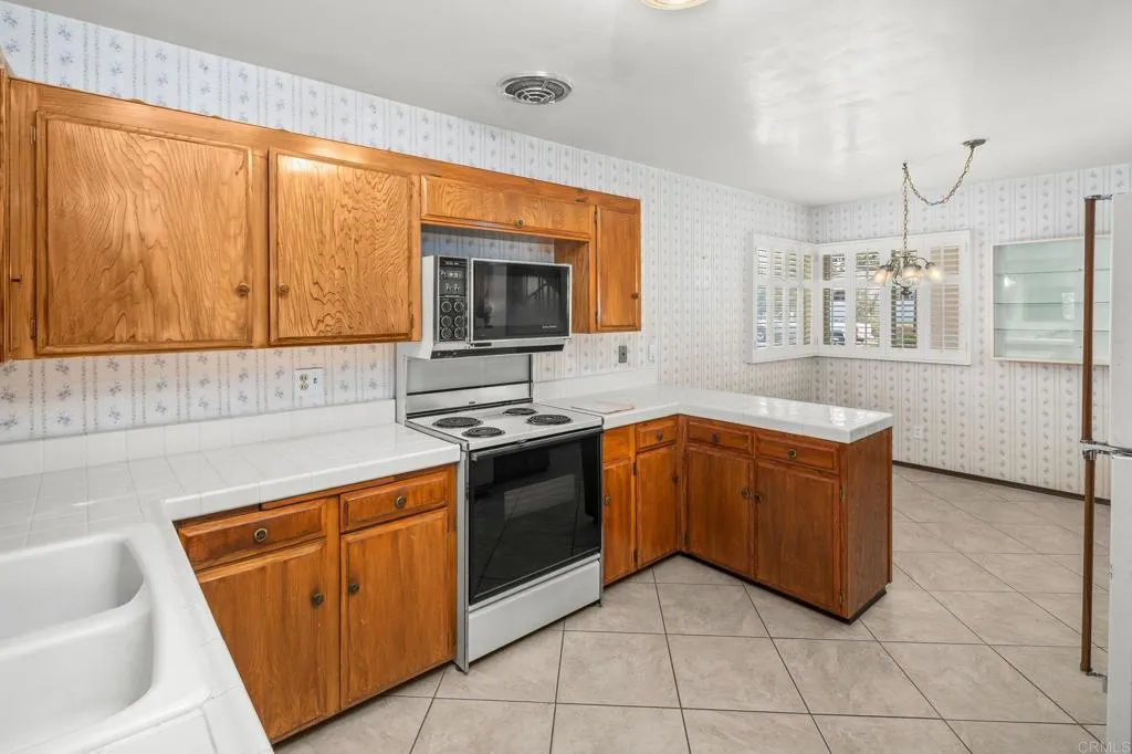 https://cdn.realtyfeed.com/cdn/127/306727775/71c82766c1d68842e90cc7e3df35d026.webp
