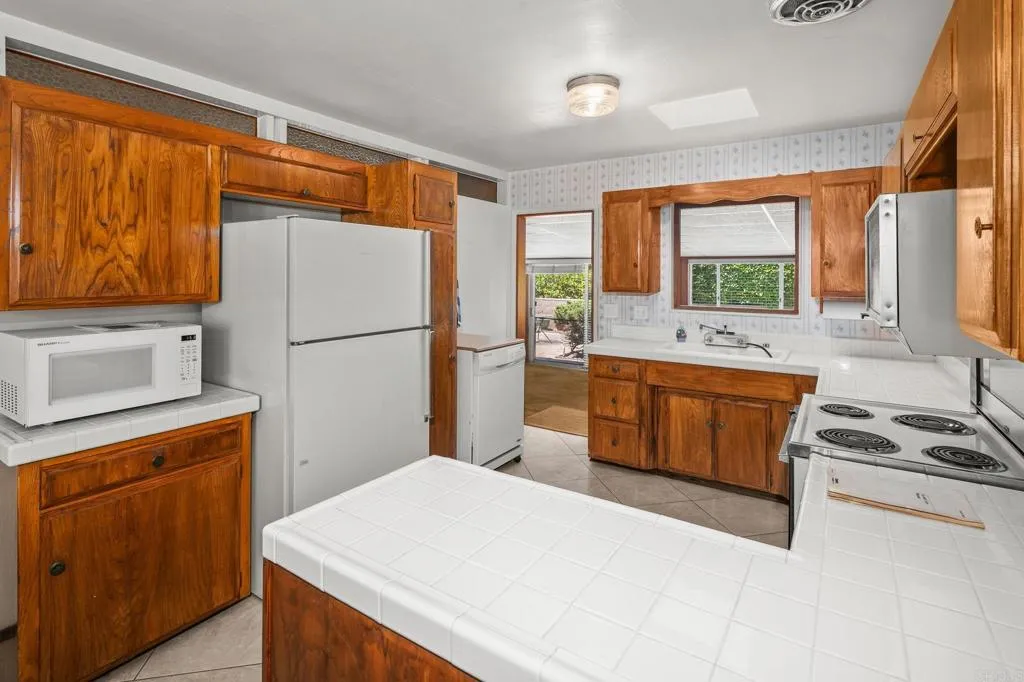 https://cdn.realtyfeed.com/cdn/127/306727775/da130868543604f32e91a0258cd73ecf.webp