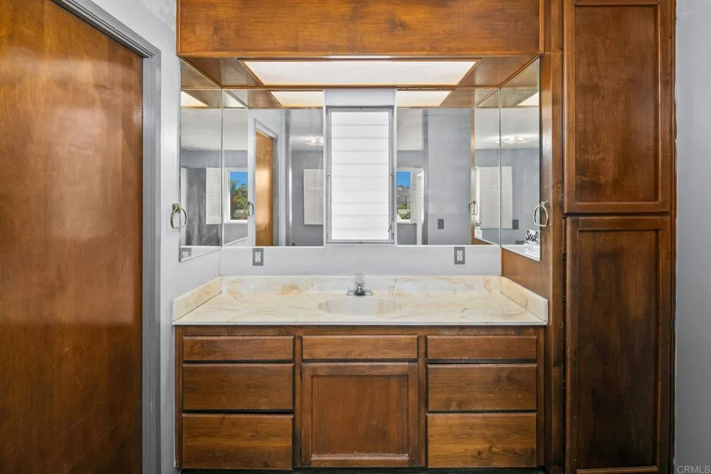 https://cdn.realtyfeed.com/cdn/127/306727775/ebb6893fc1b41fe28a997e287173da46.webp