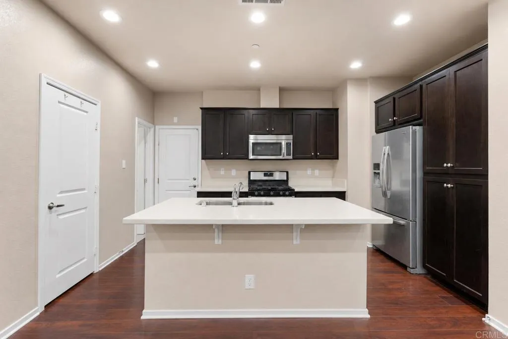 https://cdn.realtyfeed.com/cdn/127/306727786/3d43be4a5562cd952cb67f4a80018baa.webp