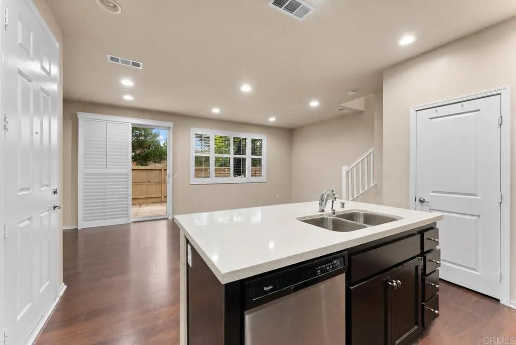 https://cdn.realtyfeed.com/cdn/127/306727786/f066d135565cd386d48ffaef376fcc14.webp