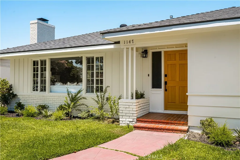 Santa Ana, CA 92703