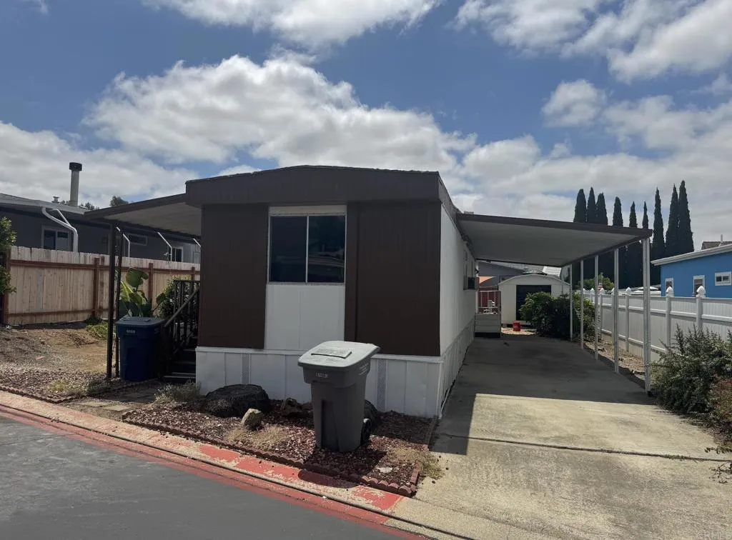 https://cdn.realtyfeed.com/cdn/127/306727912/4f3a52729806d11db0305f434bf89abb.webp