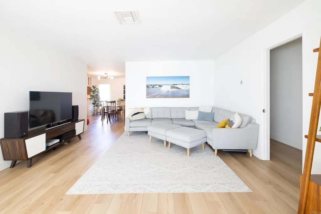 https://cdn.realtyfeed.com/cdn/127/306728060/54ad09ad8618081639d8ae4034698189.webp