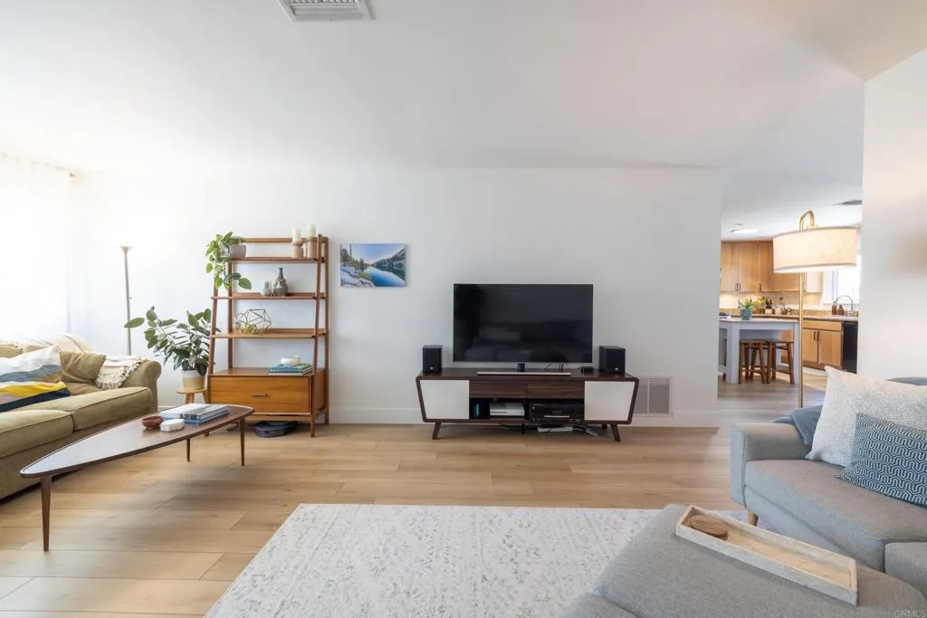https://cdn.realtyfeed.com/cdn/127/306728060/81e34f906708312d331afe21f277fe57.webp