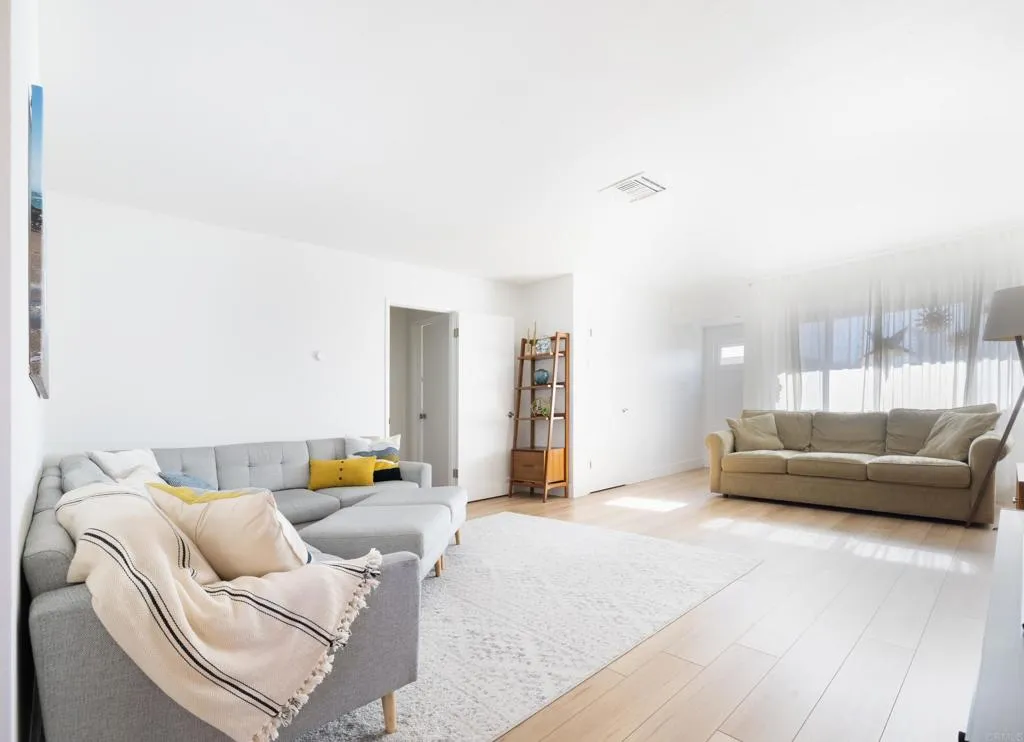 https://cdn.realtyfeed.com/cdn/127/306728060/b48991b7153155591df7d695f9245c9e.webp