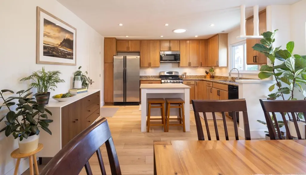 https://cdn.realtyfeed.com/cdn/127/306728060/fb74c6b10f129a7af3bfdd8b328861b8.webp