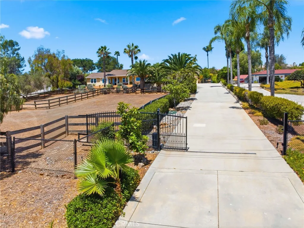 https://cdn.realtyfeed.com/cdn/127/306728087/b66e0272d32e7e70a30e9f84733f7069.webp