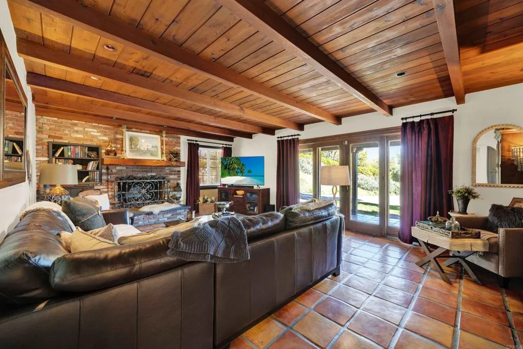 https://cdn.realtyfeed.com/cdn/127/306728094/1c28f194928b745d8e470b019a301c80.webp