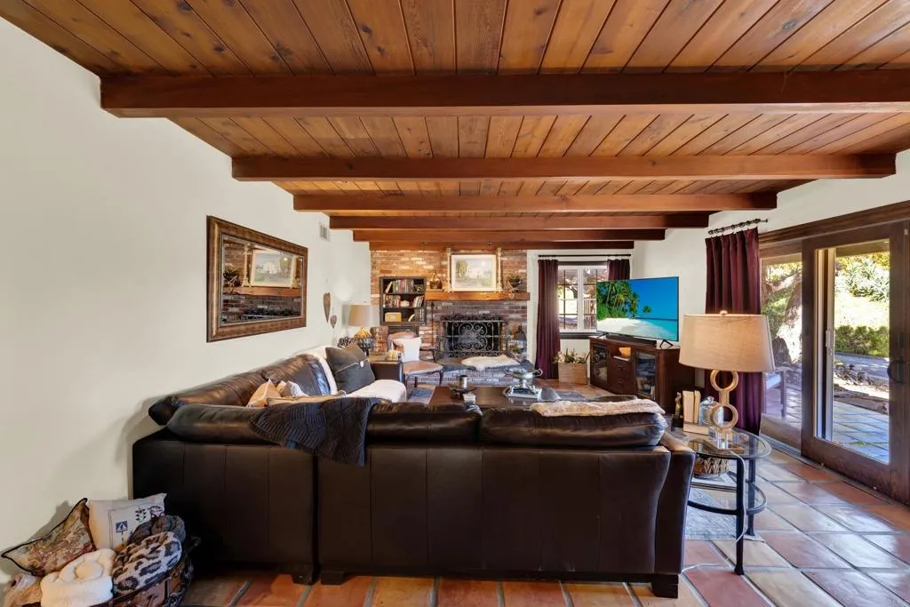 https://cdn.realtyfeed.com/cdn/127/306728094/35ba16622c865b6770ccfe366c68cc6b.webp