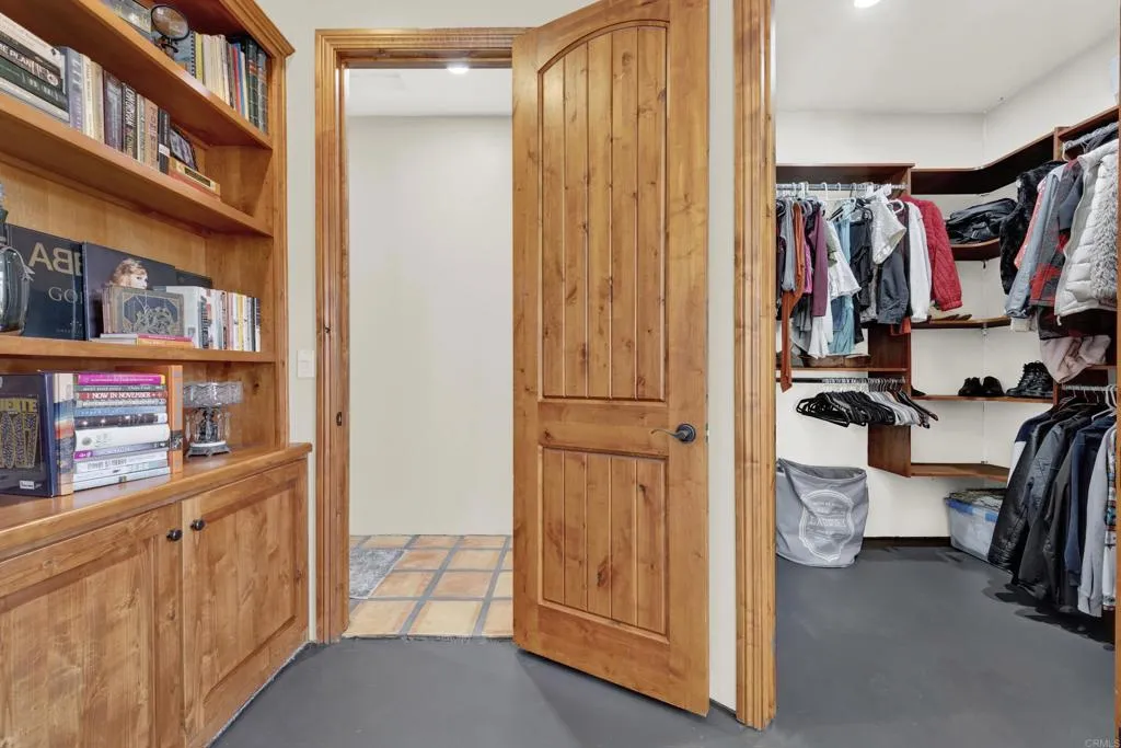 https://cdn.realtyfeed.com/cdn/127/306728094/c7c53e035b5f441713e5049b40143e0b.webp