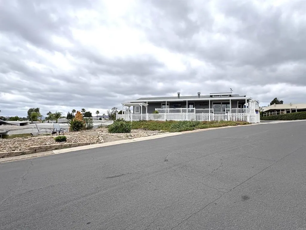 https://cdn.realtyfeed.com/cdn/127/306728113/10cb225d3f217d7927b3943bb5421e92.webp