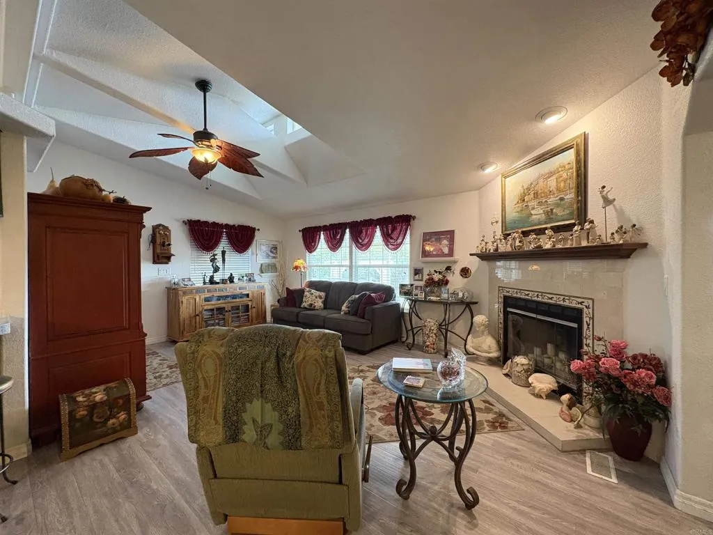 https://cdn.realtyfeed.com/cdn/127/306728113/1efcfa11901ca0bfa55f440fb751cc00.webp