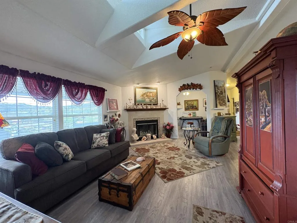 https://cdn.realtyfeed.com/cdn/127/306728113/9bf231815b584db865216f6dbf75c996.webp