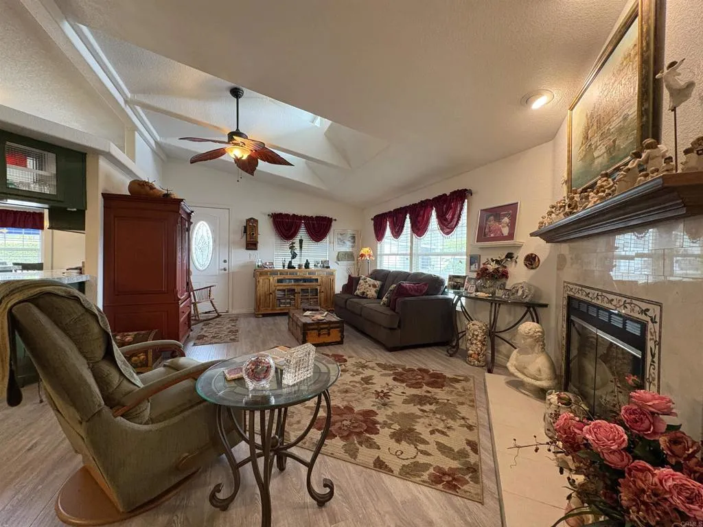 https://cdn.realtyfeed.com/cdn/127/306728113/c0dee94c1a61754021f827dfd5455a53.webp