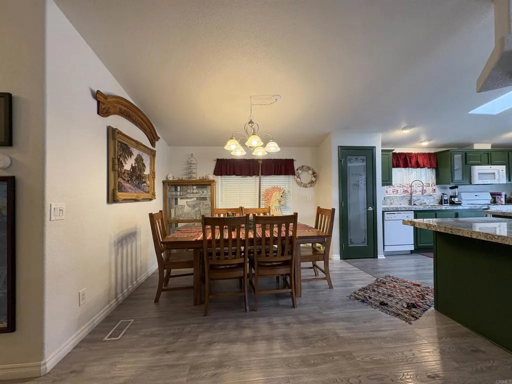 https://cdn.realtyfeed.com/cdn/127/306728113/f2434536f9c8cea17f803a000fe6bf47.webp