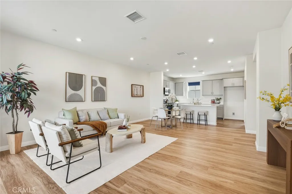 https://cdn.realtyfeed.com/cdn/127/306728145/8b447736c5d0d9c9e30bbc7e32cadb53.webp