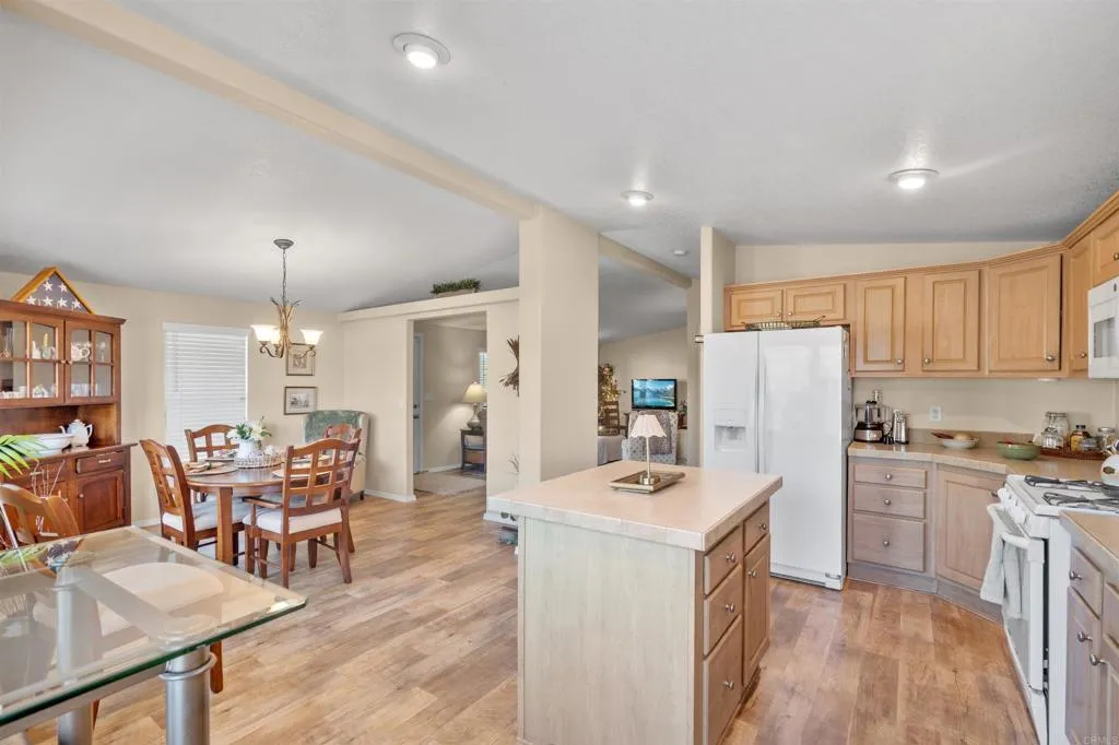 https://cdn.realtyfeed.com/cdn/127/306728176/12a284ac925423dcbca2fdfe0fbab8dc.webp