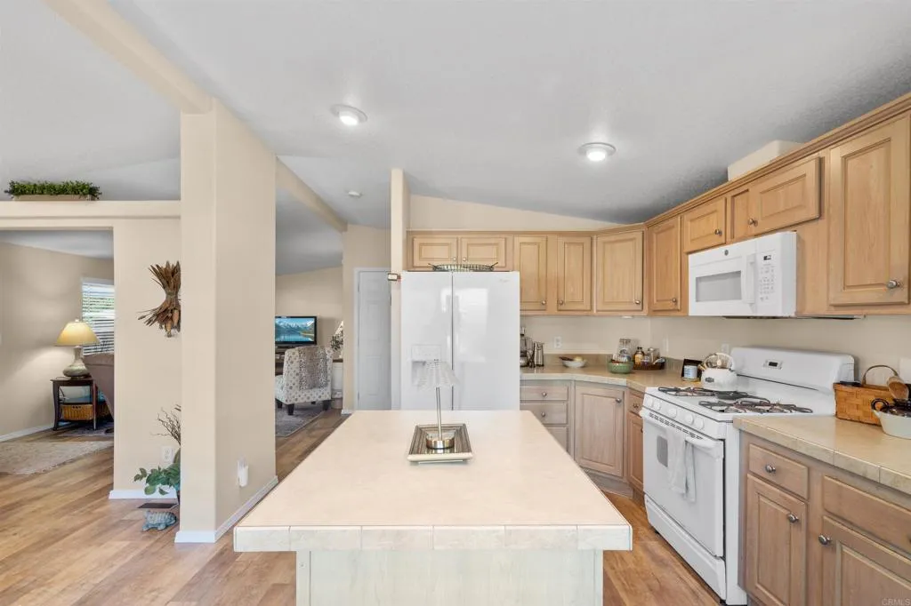 https://cdn.realtyfeed.com/cdn/127/306728176/5beb688f9b27004175dad570764c2eff.webp