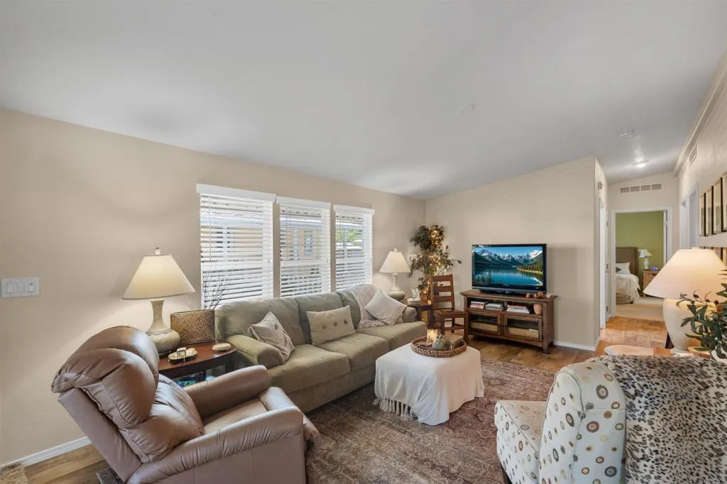 https://cdn.realtyfeed.com/cdn/127/306728176/64ab7b29fff928e29b46ddd57bf9fc5d.webp