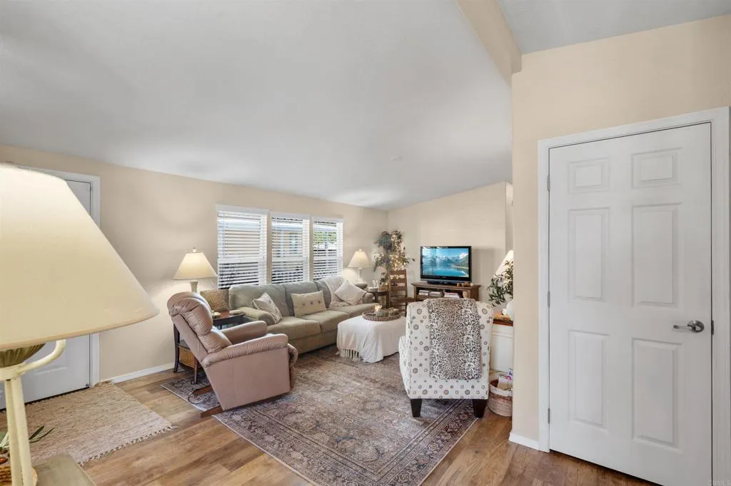 https://cdn.realtyfeed.com/cdn/127/306728176/88265ea4d025de0ef98af6b3e9fd591c.webp