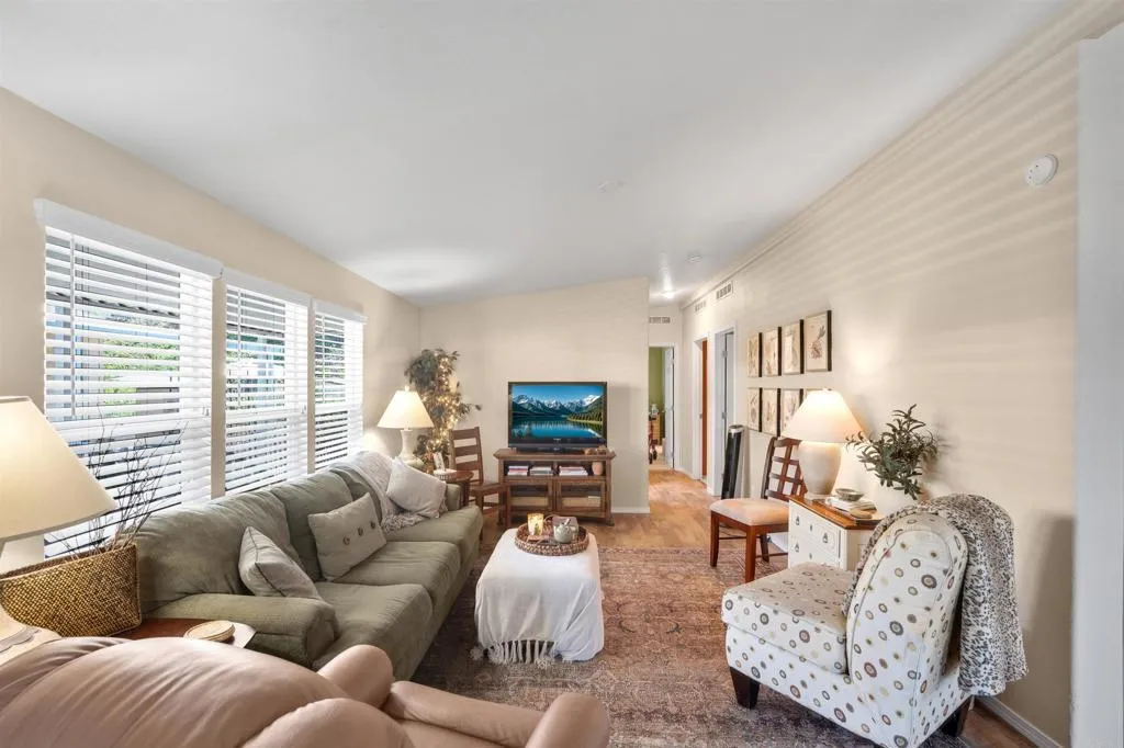 https://cdn.realtyfeed.com/cdn/127/306728176/9a3d0a395401ca4aad9c99c98b29edb5.webp