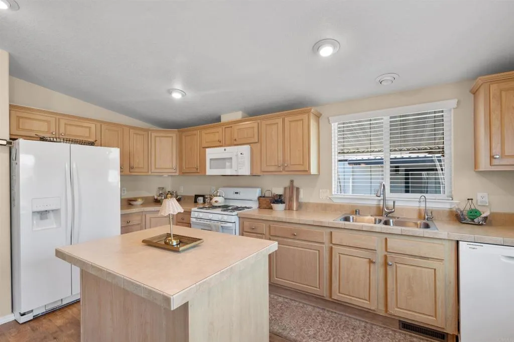 https://cdn.realtyfeed.com/cdn/127/306728176/ff1a7d8f9a0fffe9745a843ec1e64db3.webp