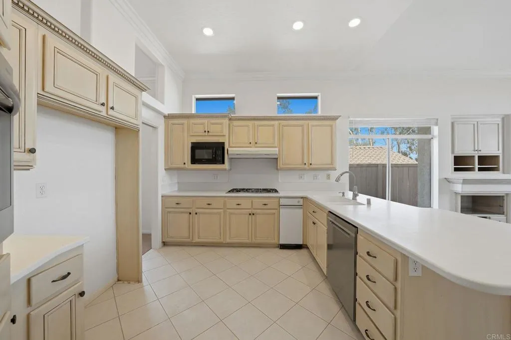 https://cdn.realtyfeed.com/cdn/127/306728177/bf380f3d0fb0018cdb52341183478e0a.webp