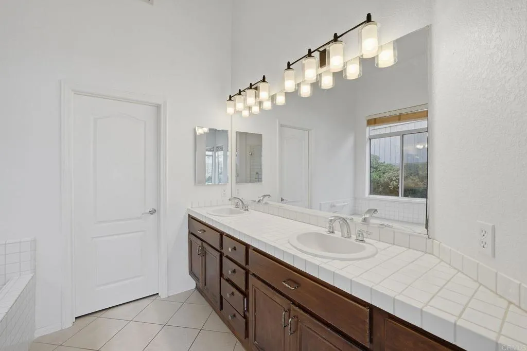 https://cdn.realtyfeed.com/cdn/127/306728177/f9b972f9f21cb3281b919c52690fd277.webp