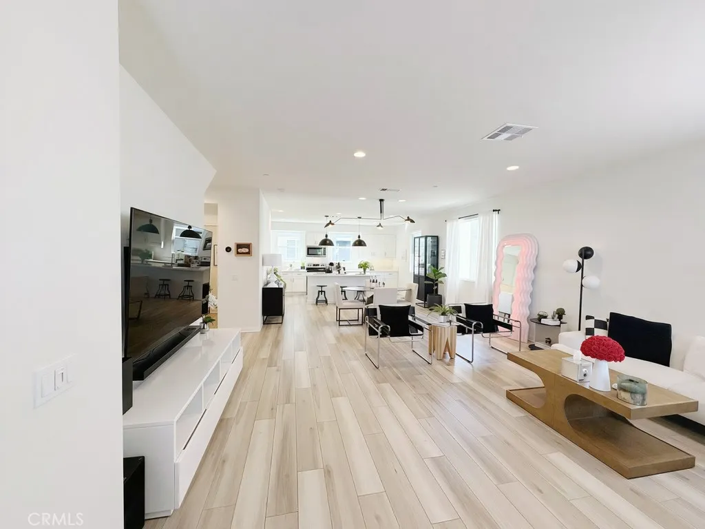 Santa Ana, CA 92701