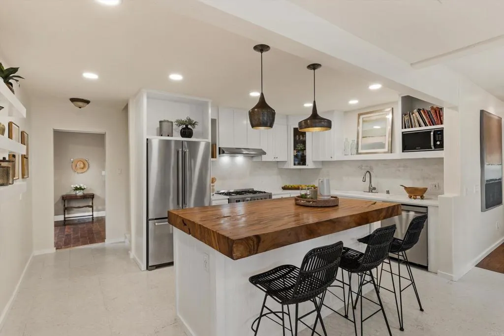https://cdn.realtyfeed.com/cdn/127/306728414/15c9bd91e9ffcedc5fba73fe80938877.webp