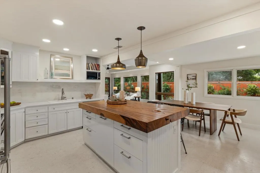 https://cdn.realtyfeed.com/cdn/127/306728414/18afd0725e123dbd83b36b0b5e221f08.webp