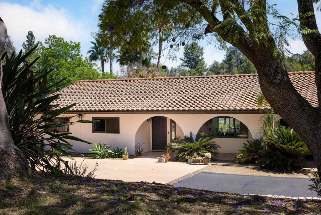 https://cdn.realtyfeed.com/cdn/127/306728450/8ea24f8049c0a5c644a641cce95a5345.webp