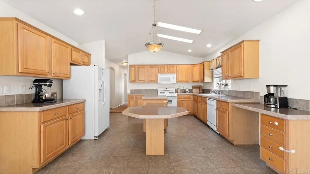 https://cdn.realtyfeed.com/cdn/127/306728547/1db45a2b5ded7ffcd8a22cee842b3d38.webp