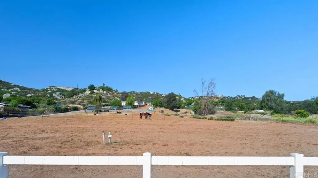 https://cdn.realtyfeed.com/cdn/127/306728547/345bf97c74809c5697294e3161713bf2.webp