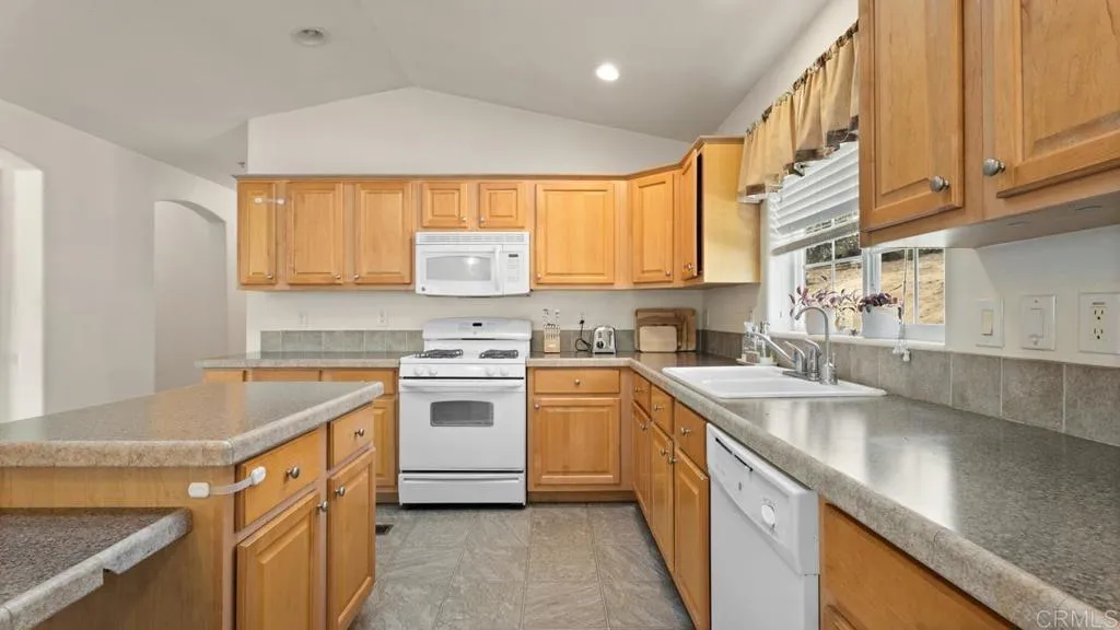 https://cdn.realtyfeed.com/cdn/127/306728547/5a5c940db23f46068c0e6156fa3f8ff7.webp