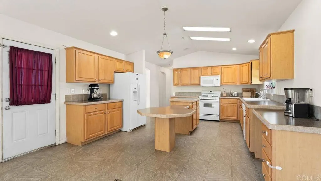 https://cdn.realtyfeed.com/cdn/127/306728547/d6ee5ced1689e1a2e708731120d8f4cc.webp