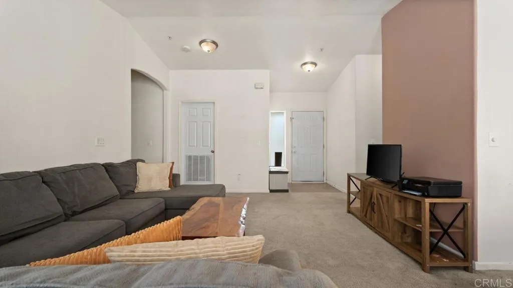 https://cdn.realtyfeed.com/cdn/127/306728547/f2dbcb3753ed0a8163f5d413202aef0a.webp