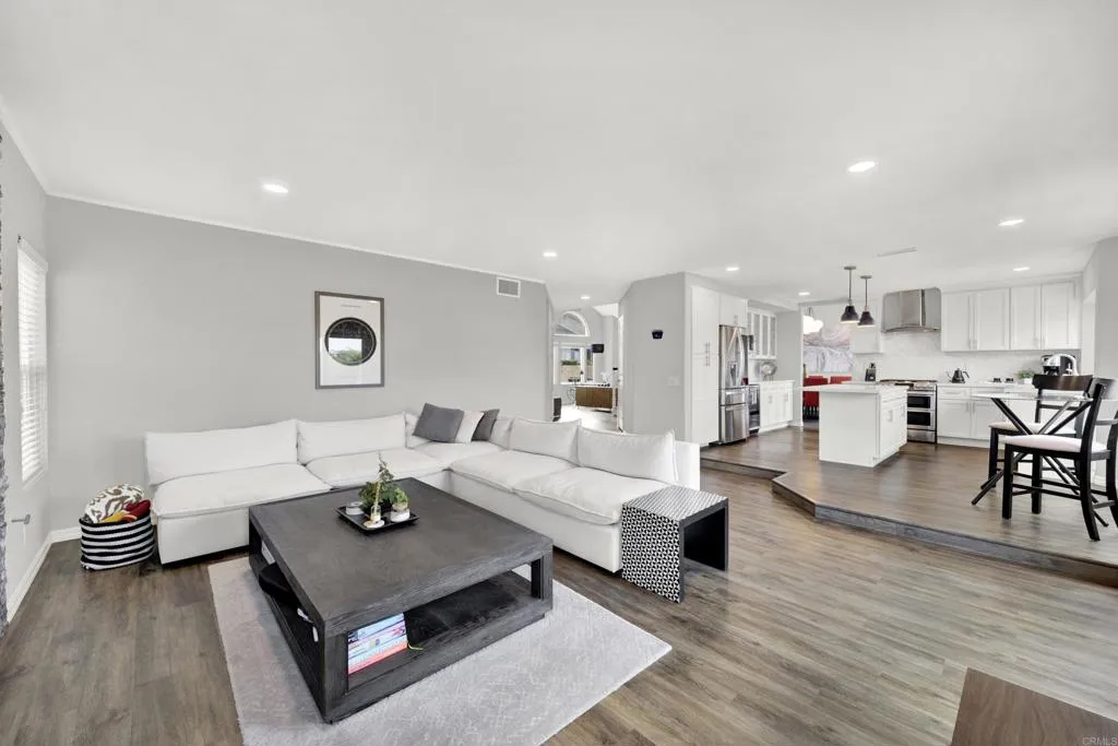 https://cdn.realtyfeed.com/cdn/127/306728551/4e52ce205d1a4b7c1098dece2c32107c.webp