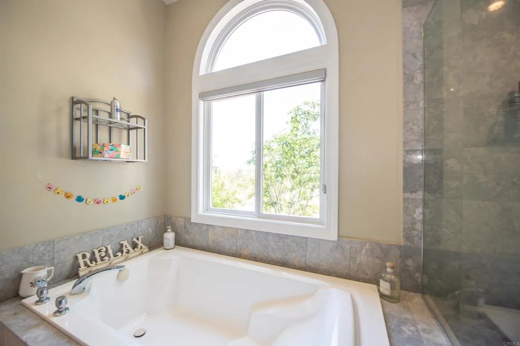 https://cdn.realtyfeed.com/cdn/127/306728558/004650cccbd878b633cd6f6d2c9de053.webp