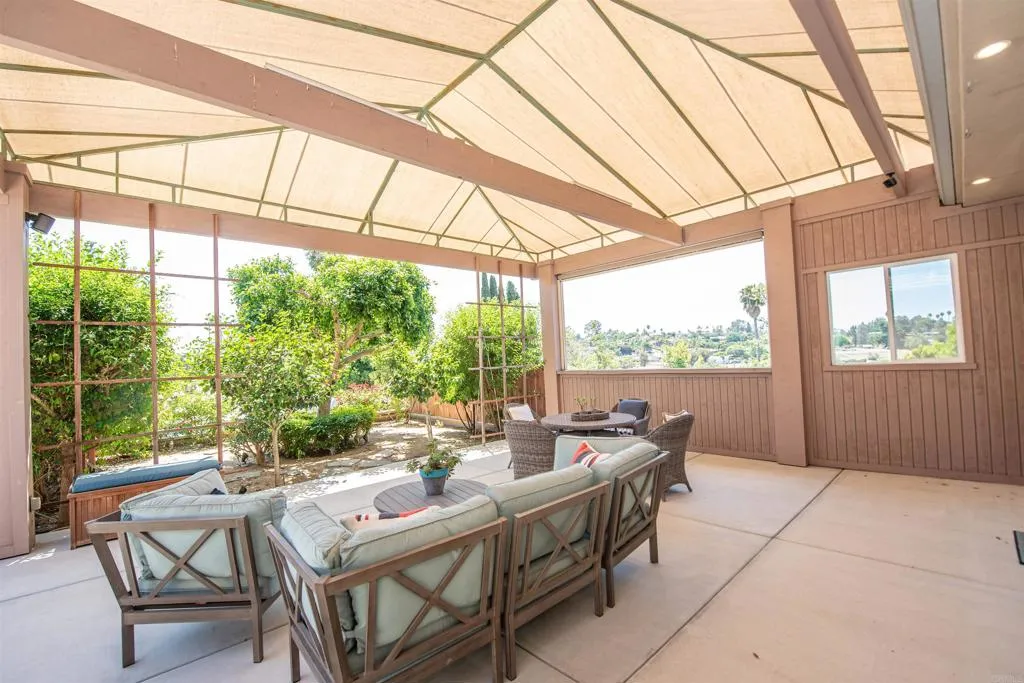 https://cdn.realtyfeed.com/cdn/127/306728558/5529636e2c7f6d57c7d35540226b5970.webp