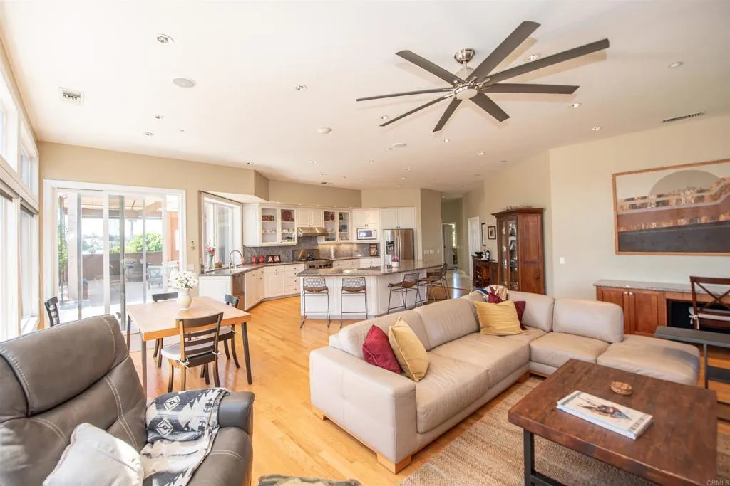 https://cdn.realtyfeed.com/cdn/127/306728558/6798a0380bc5eae17cbe05a5f7561378.webp
