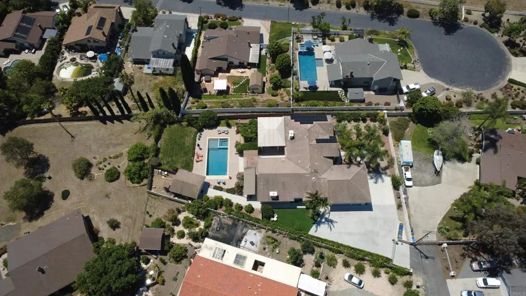 https://cdn.realtyfeed.com/cdn/127/306728558/9247df12badb6645d7b76cee9bd2bc02.webp