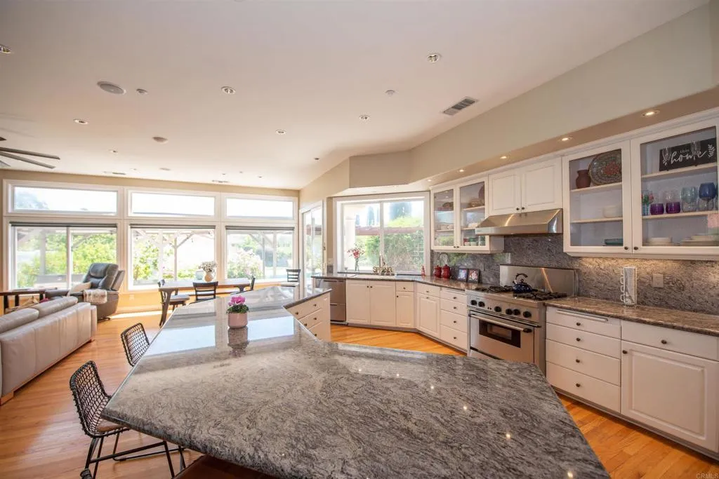 https://cdn.realtyfeed.com/cdn/127/306728558/e361637cddd6cbf001323f78358ece64.webp