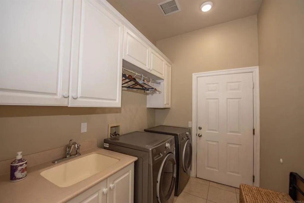https://cdn.realtyfeed.com/cdn/127/306728558/e9e7a0c5d53652bca14a7d723e3e821c.webp