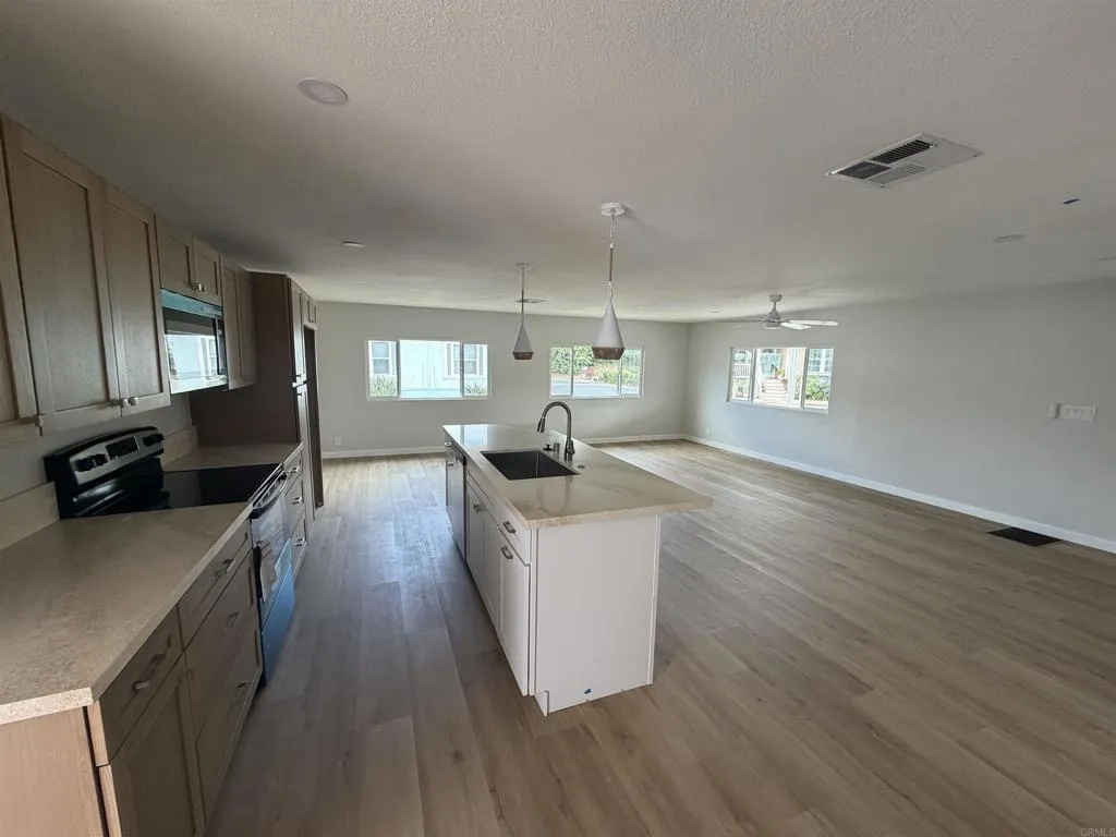 https://cdn.realtyfeed.com/cdn/127/306728591/781e0391cd6e78d04f16afe9192c7bce.webp