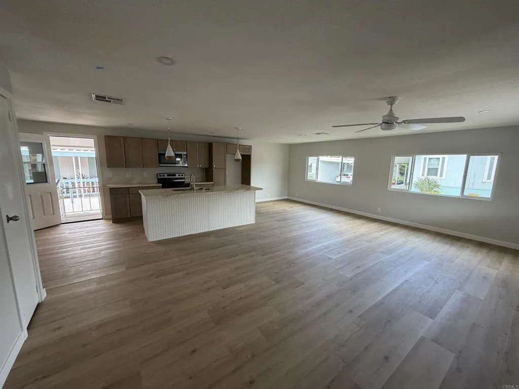 https://cdn.realtyfeed.com/cdn/127/306728591/7cbb6709c47d874c52cb5fd61aa43d28.webp