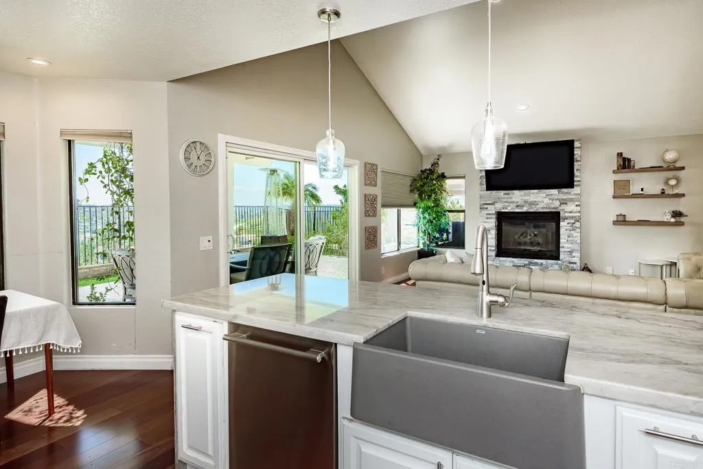 https://cdn.realtyfeed.com/cdn/127/306728631/70db2416cc46ae4810dc9228fd62d2fc.webp